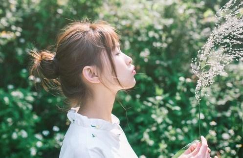 王阳一家三口罕见同框,带妻女外出吃饭就医,全程无微不至超贴心