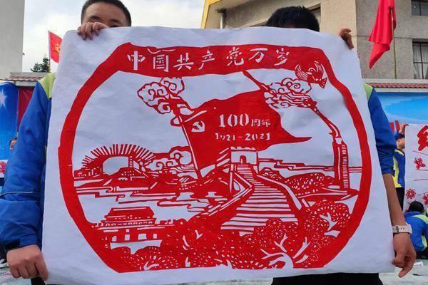 “杀人犯”事迹写入教科书,被当英雄18年,东窗事发判无期