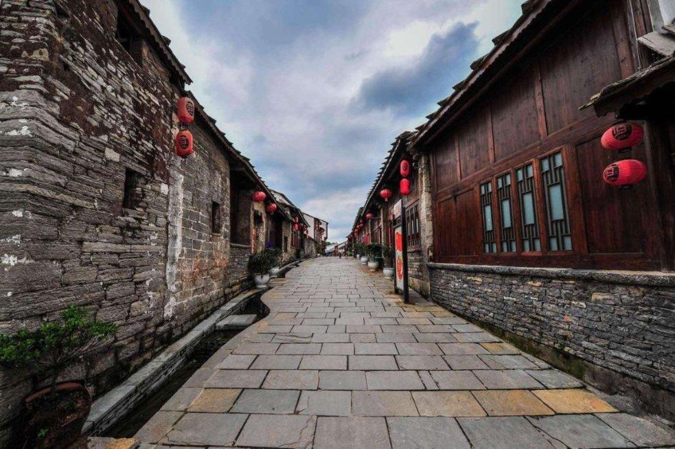 以技术标准支撑AI产业发展和治理：AI产业综合标准体系建设指南公开征求意见