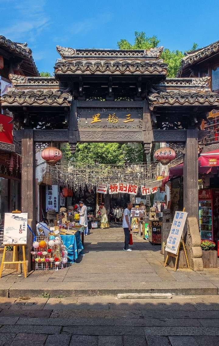 夫妻之间是给对方一定秘密空间还是毫无保留的坦诚相待？