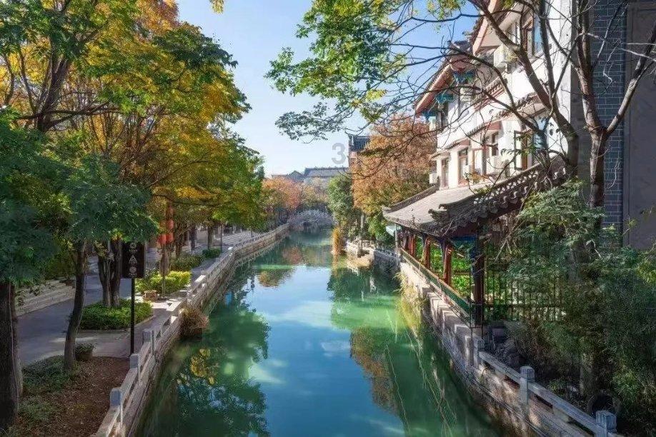 通过温热的水浸泡双脚，可以促进血液循环、缓解疲劳、改善睡眠等